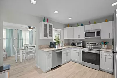 142 NW 10th Ct, Boynton Beach, FL 33426 - Photo 12