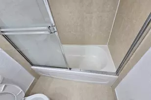 4550 NW 9th St, Miami, FL 33126 - Photo 14