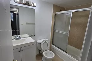 4550 NW 9th St, Miami, FL 33126 - Photo 10