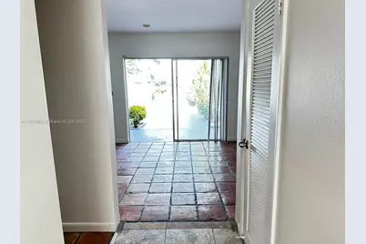 6915 W 16th Dr, Hialeah, FL 33014 - Photo 24