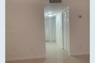 907 NE 199th St #204, Miami, FL 33179 - Photo 8