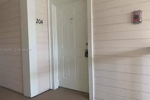 907 NE 199th St, Miami, FL 33179 - Photo 2