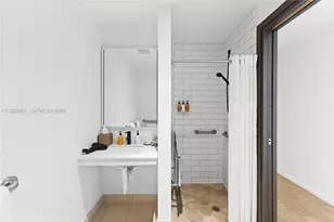 398 NE 5th St, Miami, FL 33132 - Photo 14