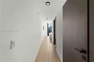 398 NE 5th St, Miami, FL 33132 - Photo 10