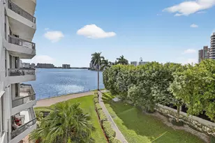 19101 NE Mystic Pointe Dr, Aventura, FL 33180 - Photo 2