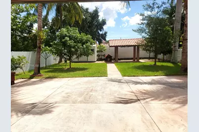 635 SW 64th Ct, Miami, FL 33144 - Photo 8