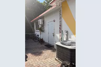 990 SW 9th St, Miami, FL 33130 - Photo 12