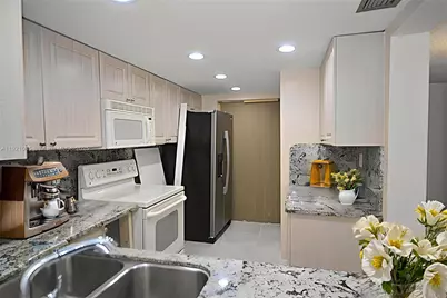 7625 SW 106th Ave, Miami, FL 33173 - Photo 6