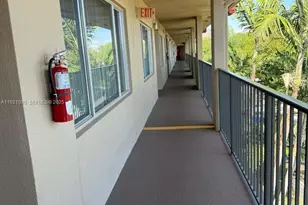 950 SW 138th Ave, Pembroke Pines, FL 33027 - Photo 2