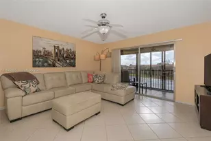 950 SW 138th Ave, Pembroke Pines, FL 33027 - Photo 4