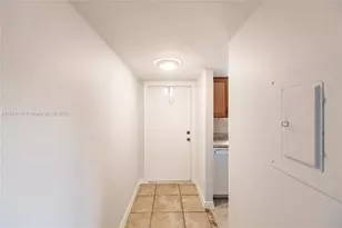 2680 Park Windsor Dr, Fort Myers, FL 33901 - Photo 4