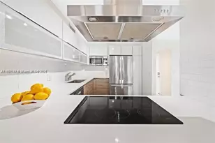 100 Bayview Dr, Sunny Isles Beach, FL 33160 - Photo 10