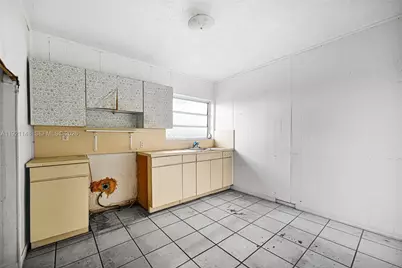 2614 W 8th Ct, Hialeah, FL 33010 - Photo 46
