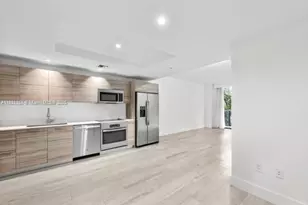 121 NE 34th St, Miami, FL 33137 - Photo 4