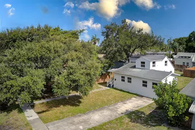 212 SW 11th St, Dania Beach, FL 33004 - Photo 1