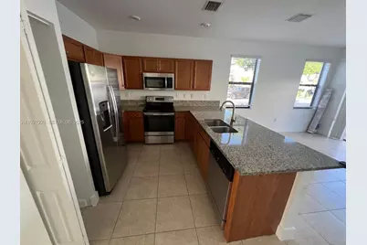 9399 W 33rd Ln, Hialeah, FL 33018 - Photo 14