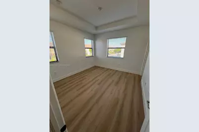 9399 W 33rd Ln, Hialeah, FL 33018 - Photo 32