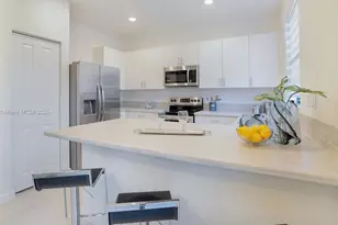 2717 SE 26th Rd, Homestead, FL 33035 - Photo 2