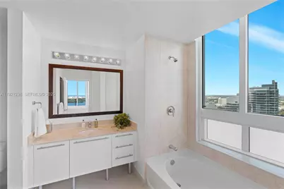 1900 N Bayshore Dr #PH 4902, Miami, FL 33132 - Photo 26