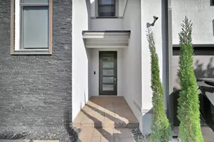 15481 NW 91st Ct, Miami Lakes, FL 33018 - Photo 16