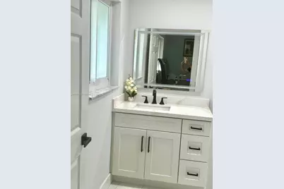 816 NW 8th St, Florida City, FL 33034 - Photo 10