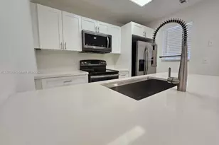 6580 W 27th Ct, Hialeah, FL 33016 - Photo 2