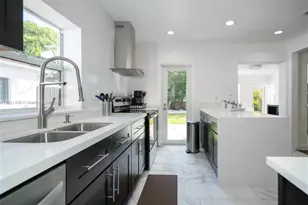 35 SW 28th Rd, Miami, FL 33129 - Photo 4