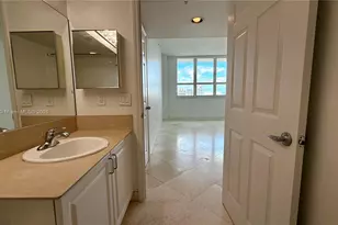 1155 Brickell Bay Dr, Miami, FL 33131 - Photo 22