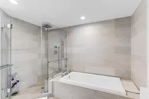 55 SE 6th St, Miami, FL 33131 - Photo 16