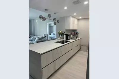 275 NE 18th St #1405, Miami, FL 33132 - Photo 4