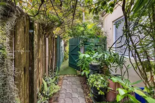 37 NE 44th St, Miami, FL 33137 - Photo 46