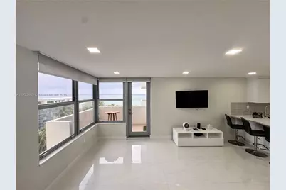 2899 Collins Ave #915, Miami Beach, FL 33140 - Photo 2