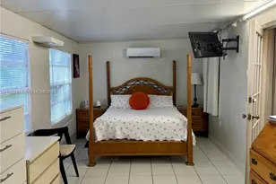 8070 NW 176th St, Hialeah, FL 33015 - Photo 16