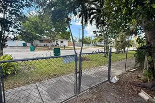 8070 NW 176th St, Hialeah, FL 33015 - Photo 26