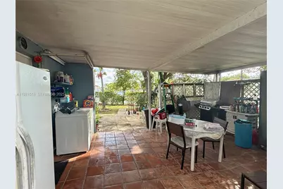8070 NW 176th St, Hialeah, FL 33015 - Photo 24