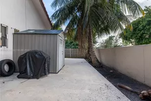 19030 NW 86th Ct, Hialeah, FL 33015 - Photo 30