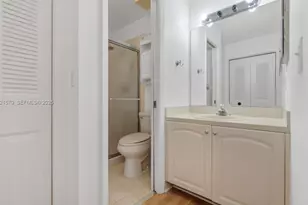 160 SE 7th St, Deerfield Beach, FL 33441 - Photo 10