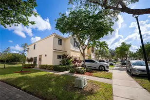 401 NE 194th Ln, Miami, FL 33179 - Photo 2