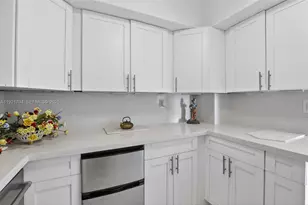 300 Bayview Dr, Sunny Isles Beach, FL 33160 - Photo 18