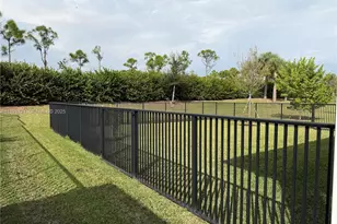 400 SE Mulberry Wy, Port Saint Lucie, FL 34984 - Photo 4