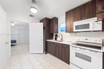 23 SW 8th St, Hallandale Beach, FL 33009 - Photo 6