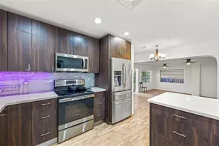 23 SW 8th St, Hallandale Beach, FL 33009 - Photo 8