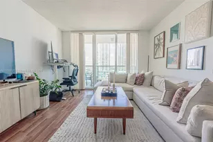 31 SE 5th St, Miami, FL 33131 - Photo 12