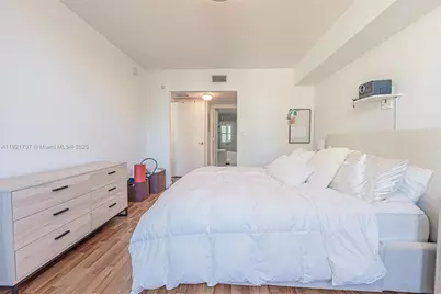 31 SE 5 St #1603, Miami, FL 33131 - Photo 10