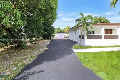 745 NW 140th St, Miami, FL 33168 - Photo 2