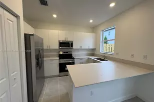 2622 SE 27th Ct, Homestead, FL 33035 - Photo 4
