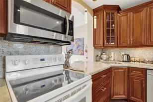 330 SE 2nd St, Hallandale Beach, FL 33009 - Photo 18