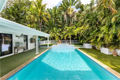 301 NE 115th St, Miami, FL 33161 - Photo 10