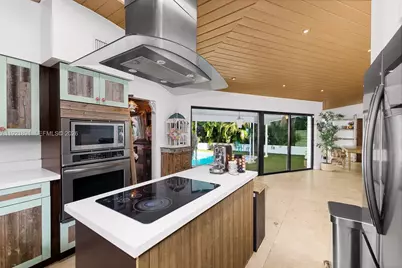 301 NE 115th St, Miami, FL 33161 - Photo 18