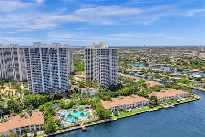 21200 The Point #403, Aventura, FL 33180 - Photo 4